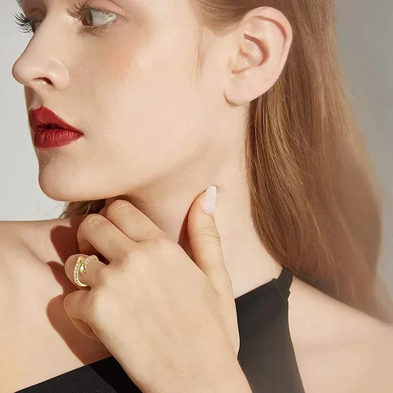 Couple Necklace Men and Women Embrace Lovers Forever Together Pendant Wedding Anniversary Mother's Day Jewelry Necklaces Gift