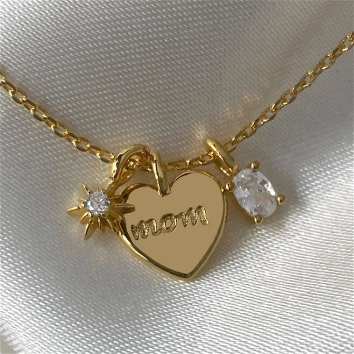Mother's Day Necklace Ins Wind Letter Mom Zircon Mama Necklace Love Pendant 18K Collar Chain Color Protection